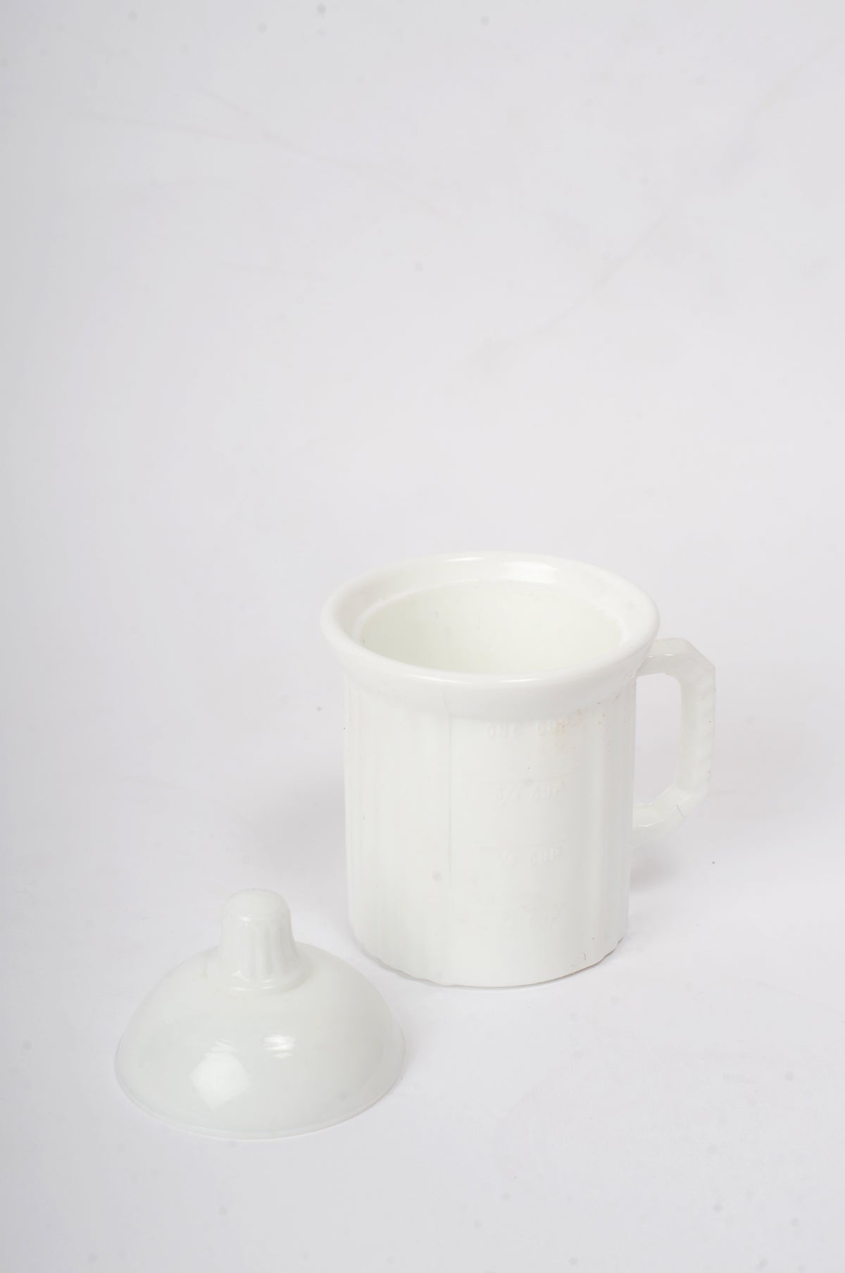 Milk Measuring Jar w/Lid