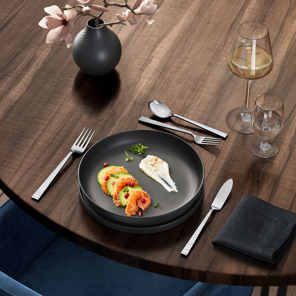Iconic Universal Plate Black 24 cm