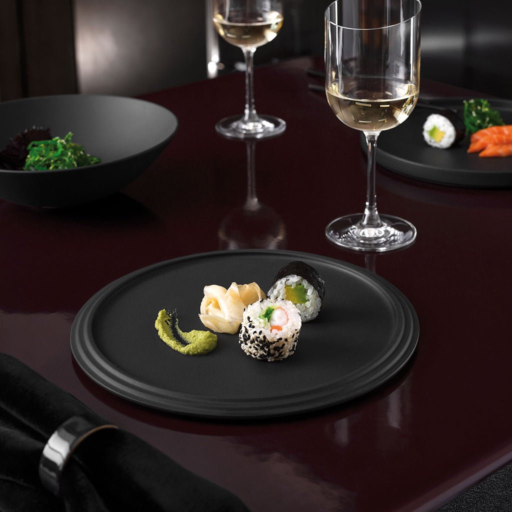 Iconic Serving Plate Black 24 cm