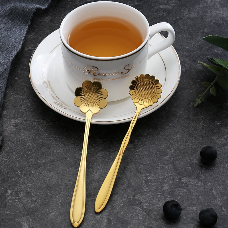 ArtZ® 8-piece Stainless Steel Flower Teaspoon Set