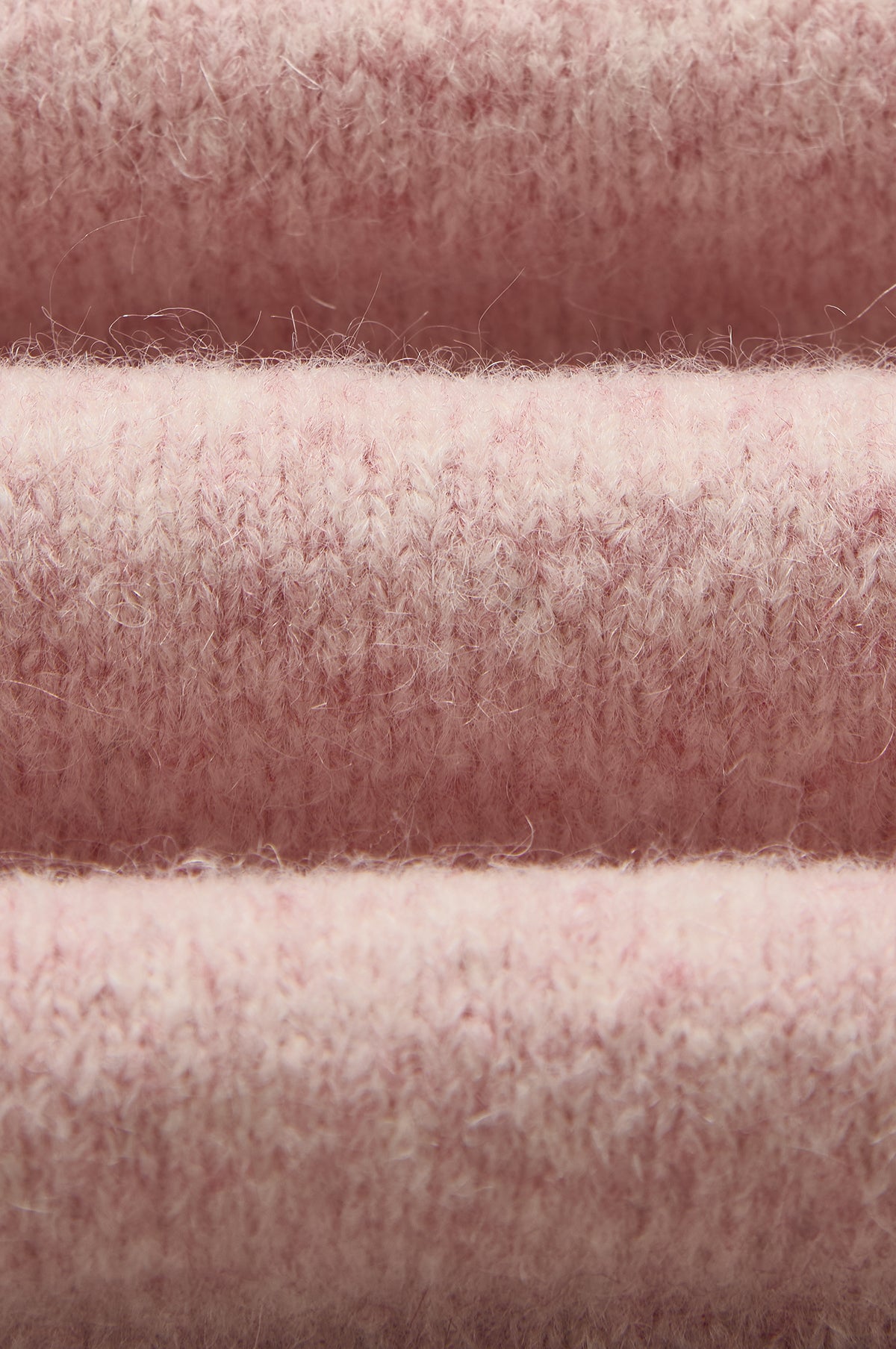 Wilde Crew Fluffy Wool Blend Pale Pink